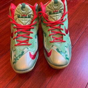 Nike Lebron James 11 XI Christmas Green Glow Red Jade